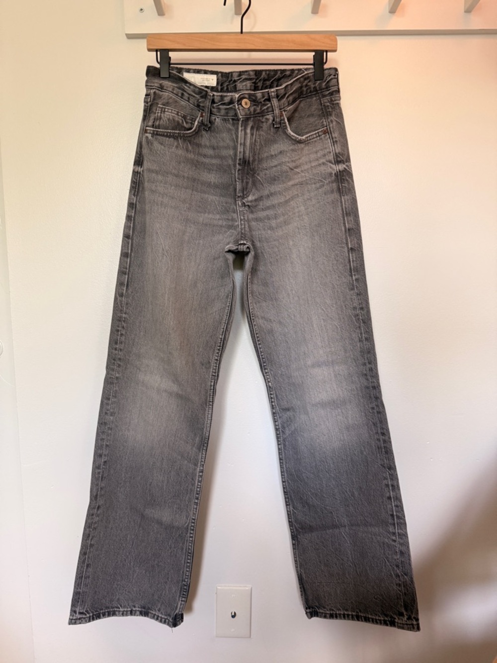 ZARA Gray Straight-Leg Denim Jeans - Size 6